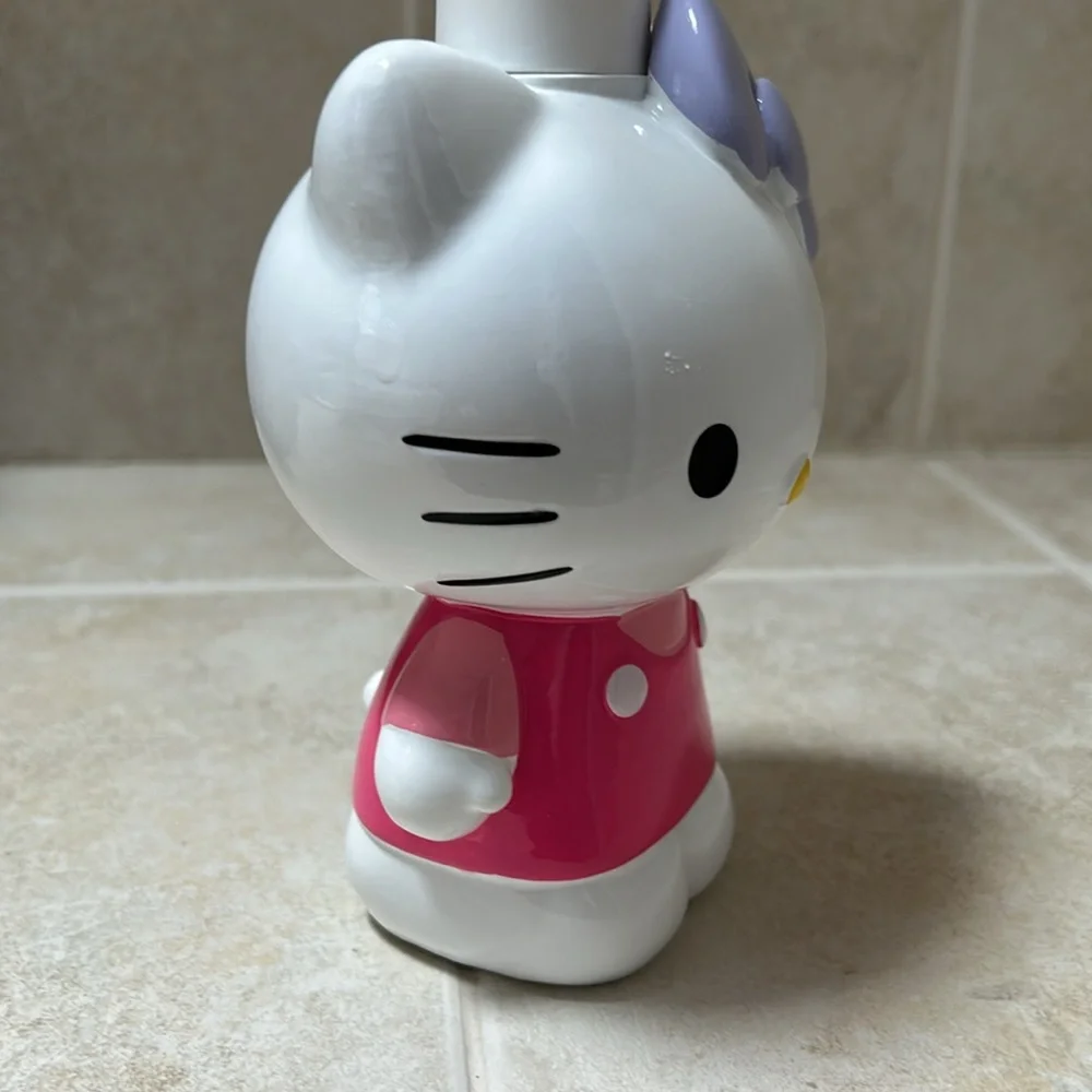 Hello Kitty ceramic soap dispenser 8.5” NWT